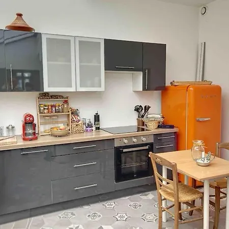 La Parisienne - Maison Centre Compiegne. * Compiègne