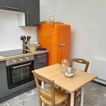 La Parisienne - Maison Centre Compiegne. *